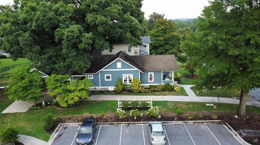 305 Cherry St, Mount Airy, NC 27030