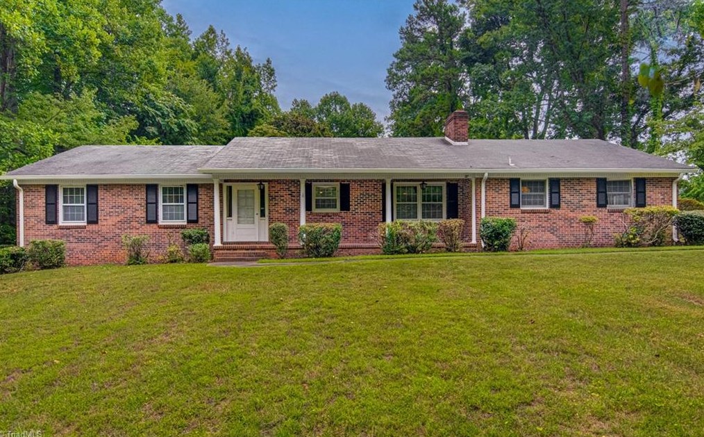 3906 Woodview Dr, Winston Salem, NC 27106
