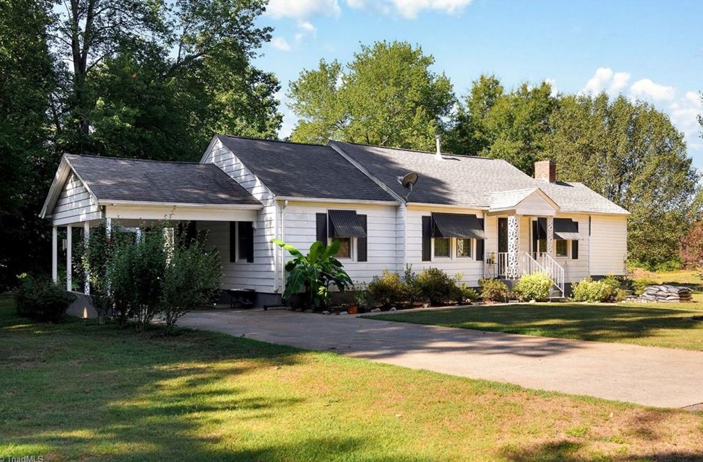 308 E 8th St, Lexington, NC 27295
