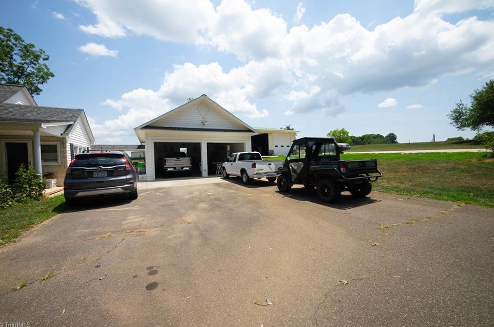 2597 Clingman Rd, Ronda, NC 28670