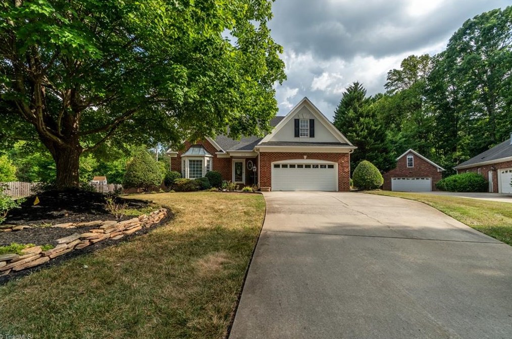 218 Oakmont Cir, Kernersville, NC 27284