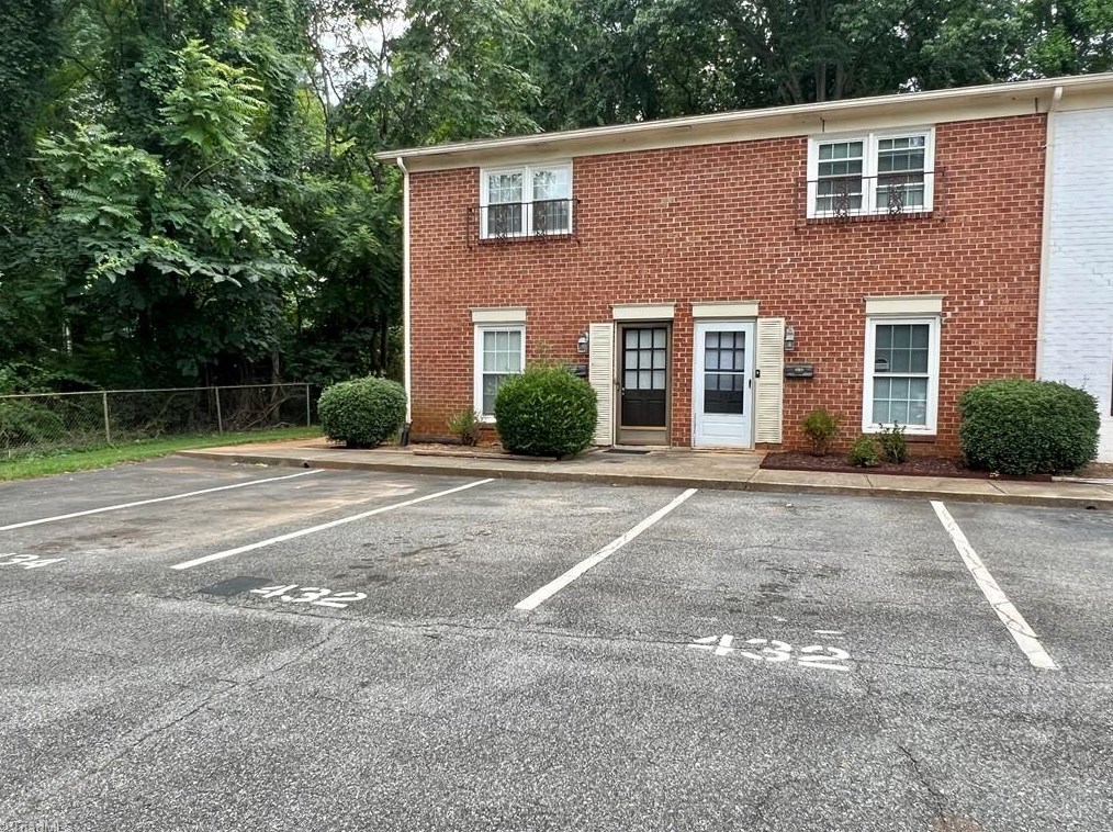 432 Vineyard Park Rd, Winston Salem, NC 27104