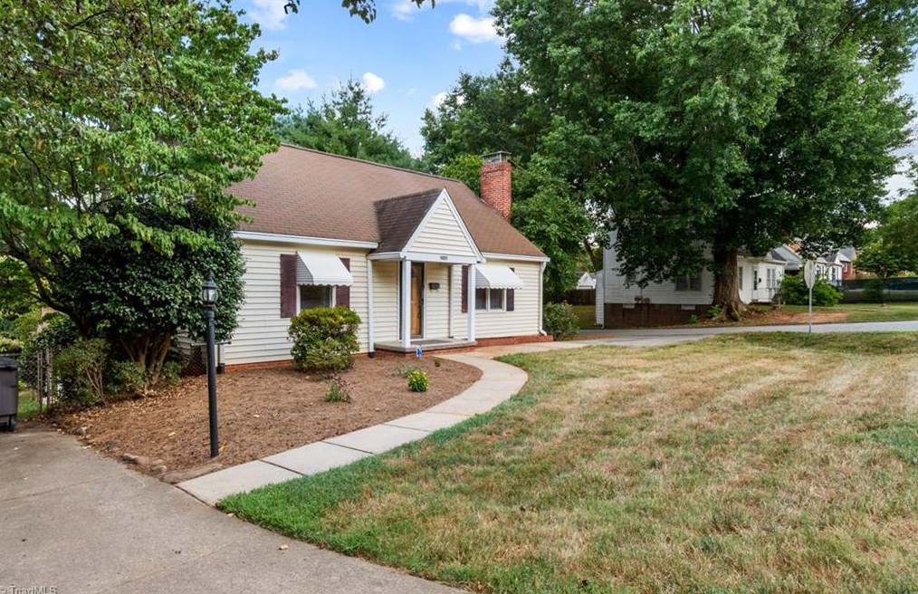 3049 Konnoak Dr, Winston Salem, NC 27127