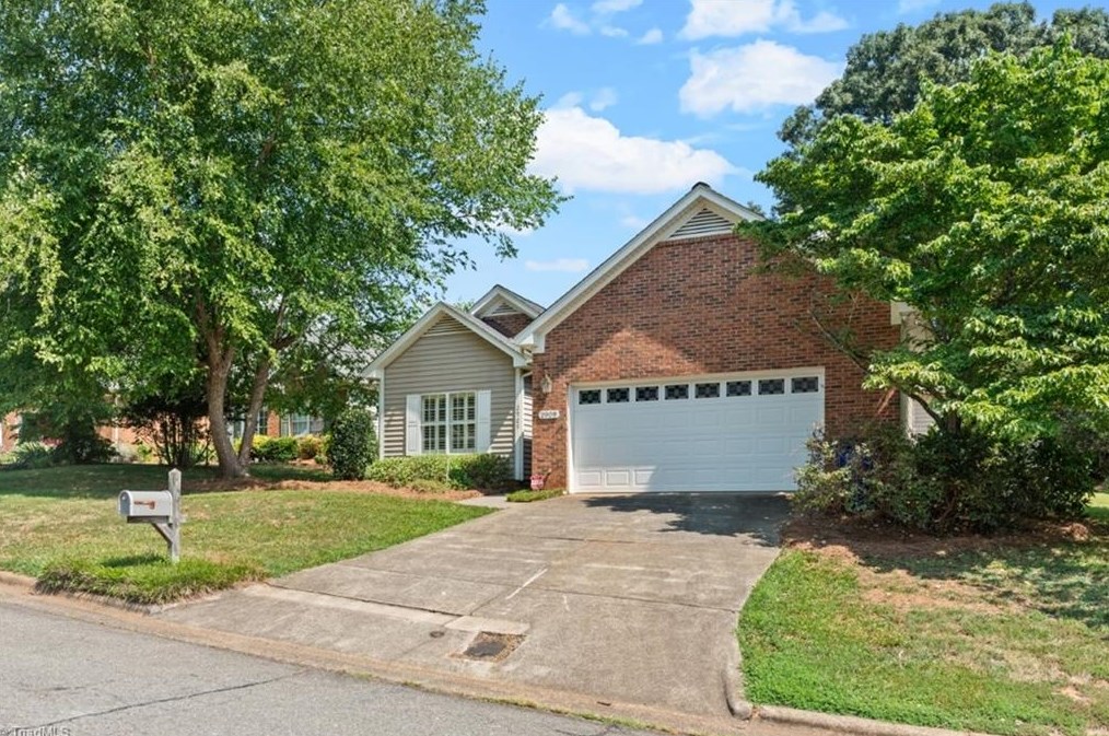 2909 Woodington Dr, Winston Salem, NC 27103