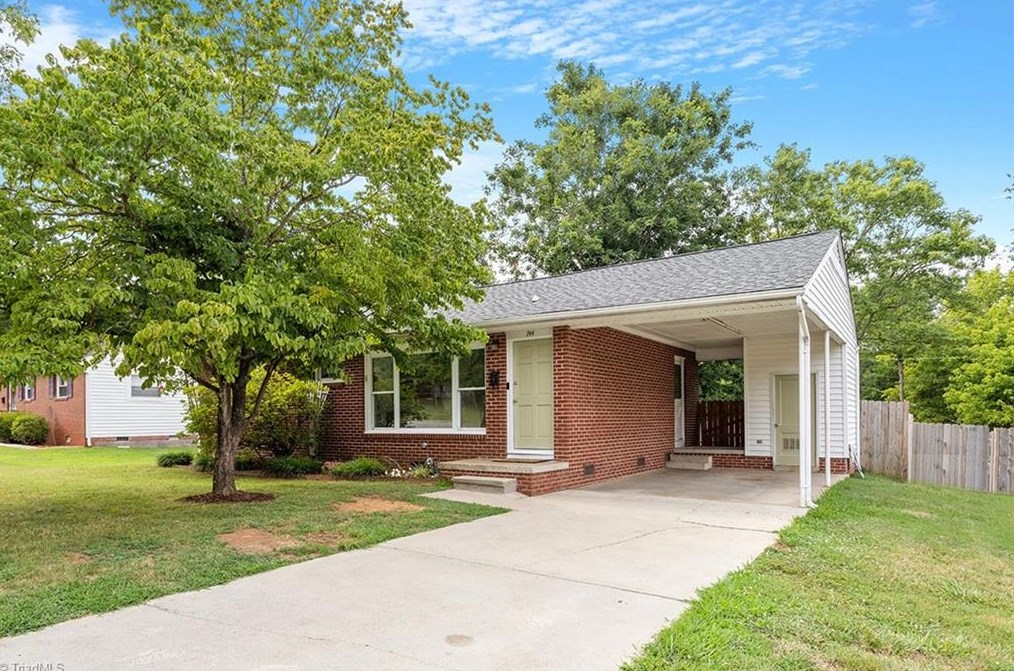 744 Oakgrove Dr, Graham, NC 27253