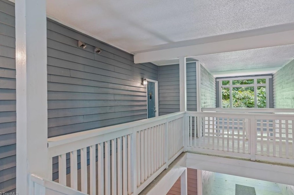 328 Meadows Cir, Winston Salem, NC 27104