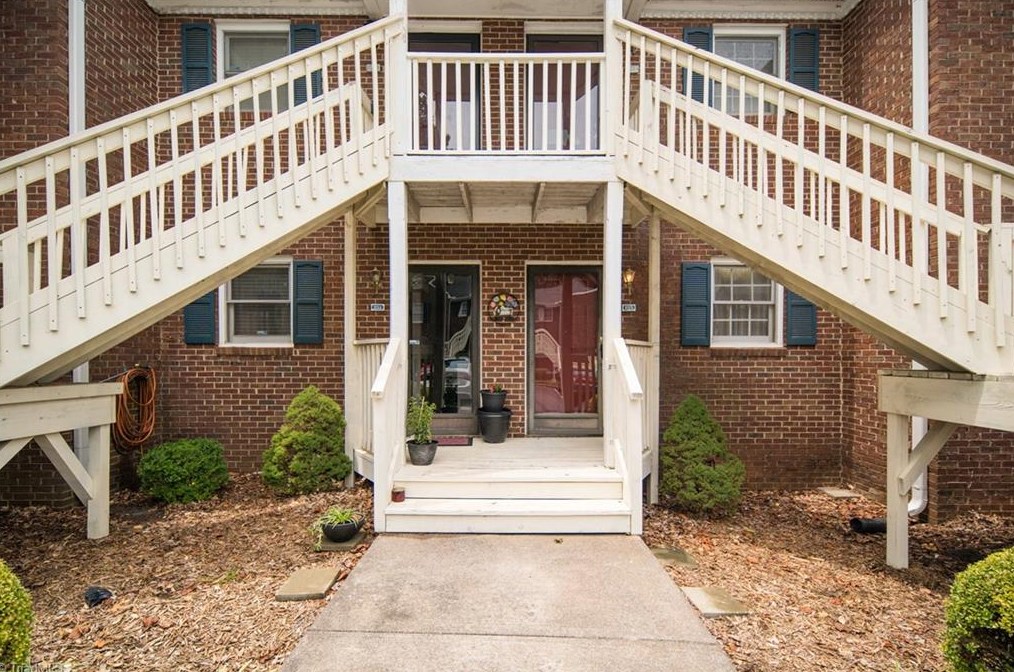 135 Columbine Dr #212, Winston Salem, NC 27106