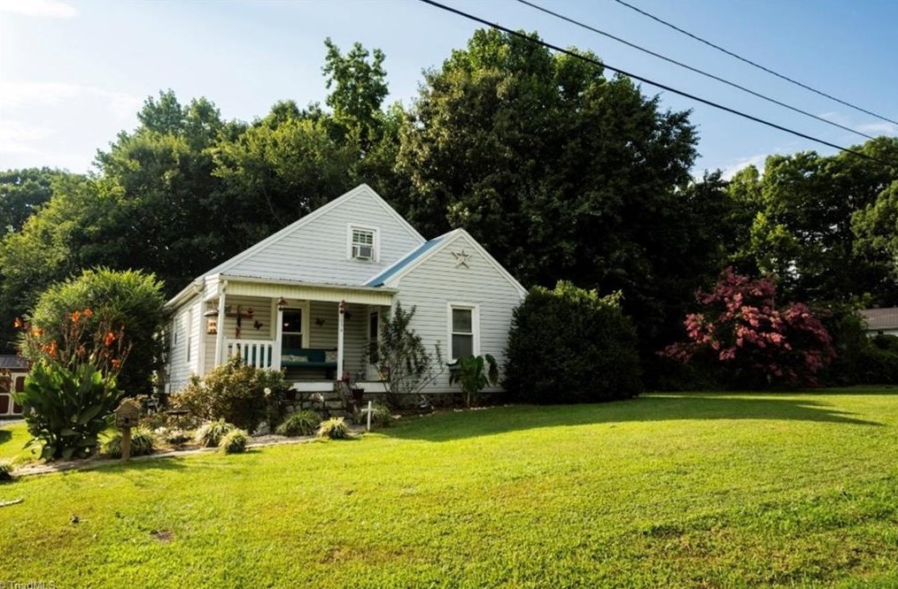 1054 Southmont Dr, Asheboro, NC 27205