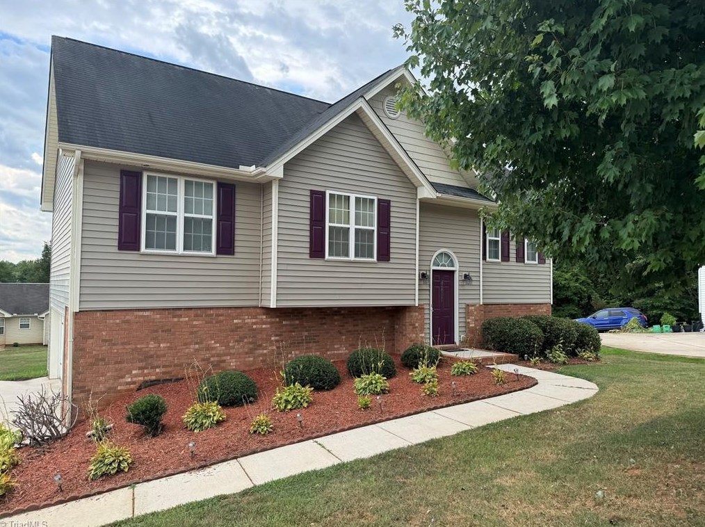4211 Salem Landing Ct, Winston Salem, NC 27101