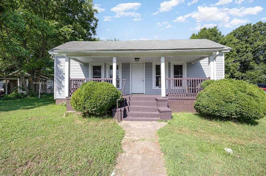 105 N Center St, Eden, NC 27288