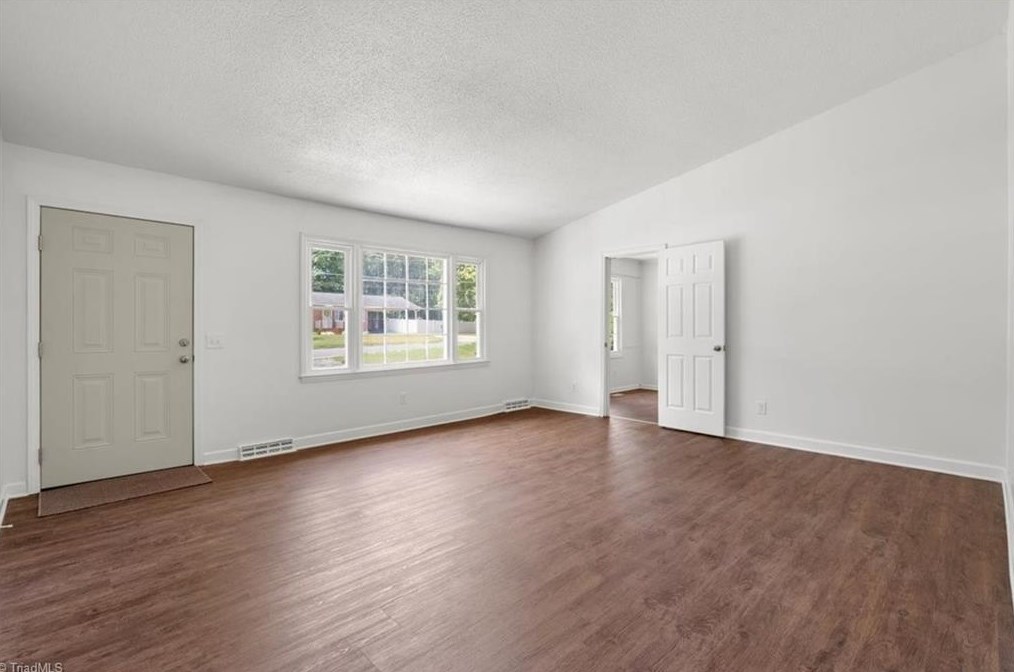 2818 Broadbay Dr, Winston Salem NC  27107-2504 exterior