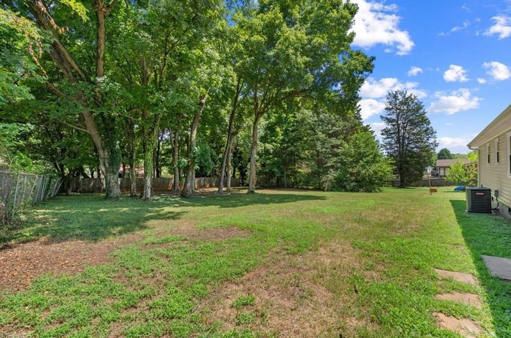 2818 Broadbay Dr, Winston Salem NC  27107-2504 exterior