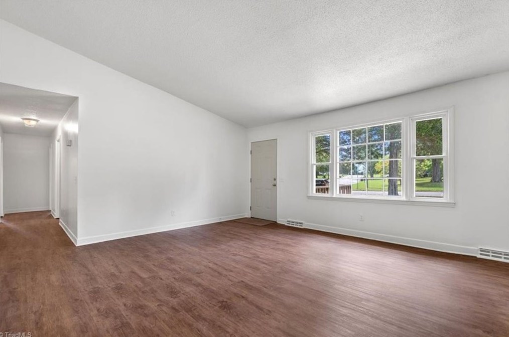 2818 Broadbay Dr, Winston Salem NC  27107-2504 exterior