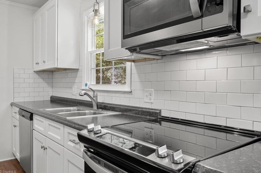 2818 Broadbay Dr, Winston Salem NC  27107-2504 exterior