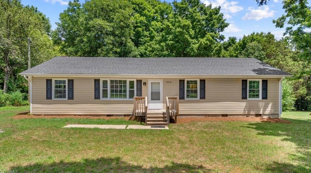 2818 Broadbay Dr, Winston Salem, NC 27107-2504