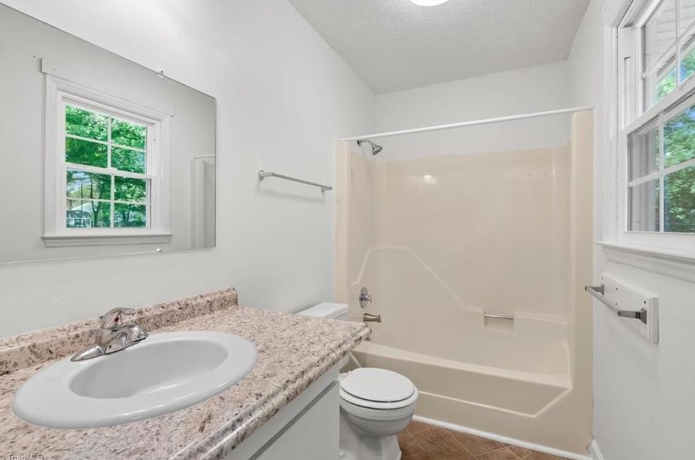 2818 Broadbay Dr, Winston Salem NC  27107-2504 exterior