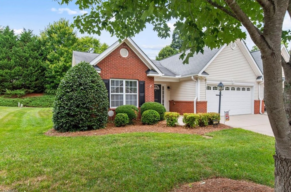 1562 Langdon Village Dr, Clemmons, NC 27012