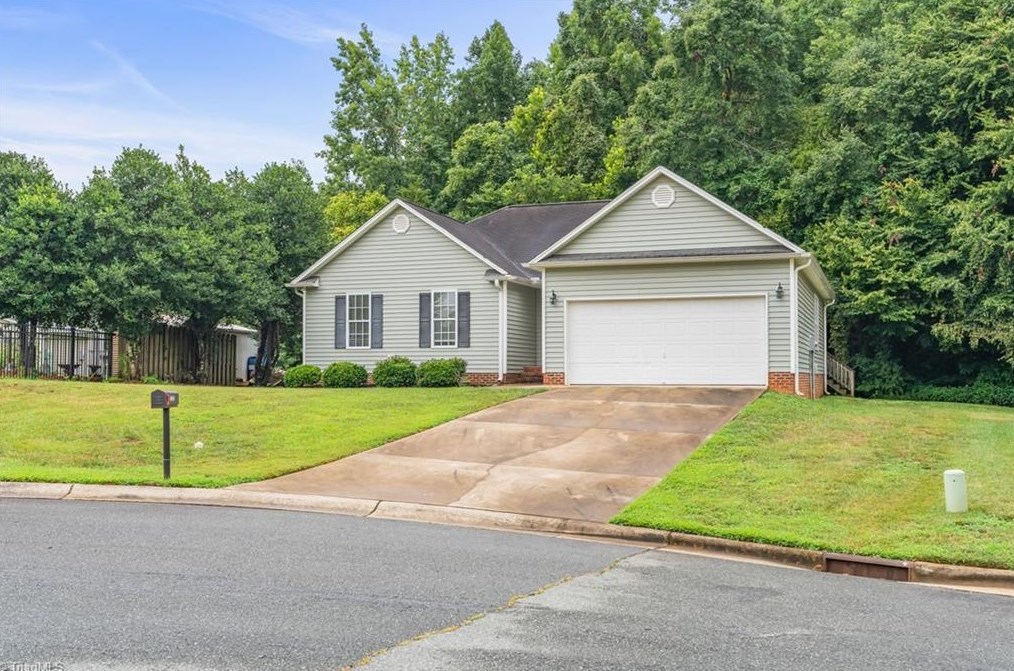 2202 Drake Ct, Graham, NC 27253