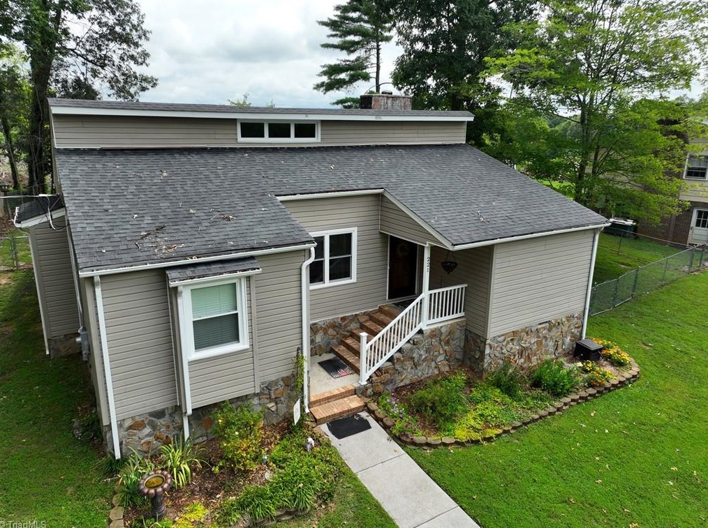 221 Noonkester Dr, Mount Airy, NC 27030