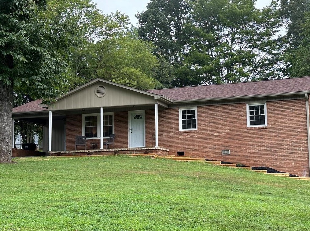 197 Delaware Ave, Mount Airy, NC 27030