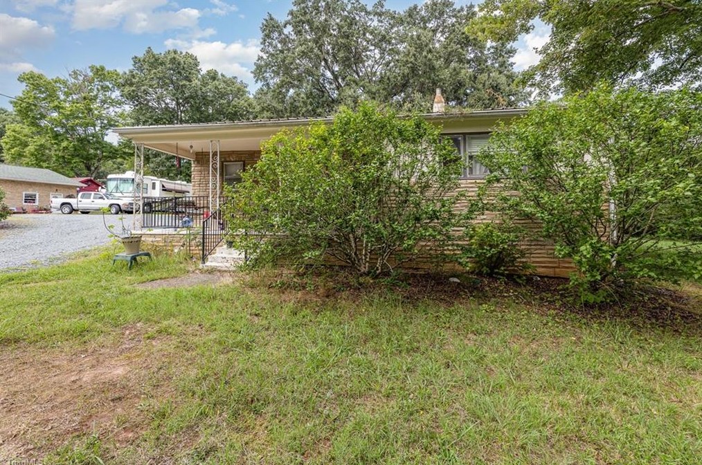 8835 Broad St, Rural Hall, NC 27045