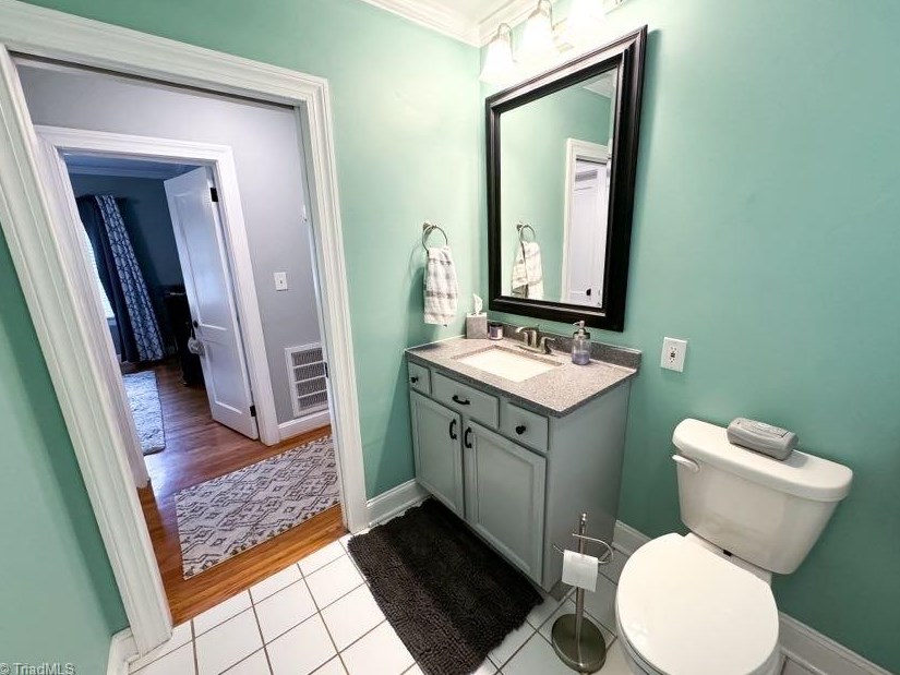 502 Greenwood Dr, High Point NC  27262-7817 exterior