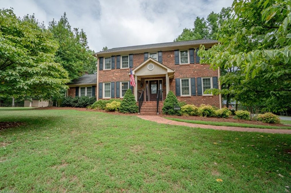 5929 Woodfield Dr, Kernersville, NC 27284