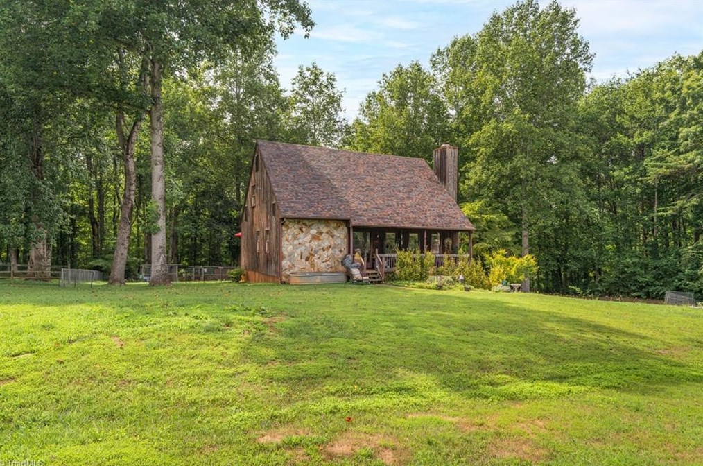 1141 Ridgecliff Dr, Rural Hall, NC 27045