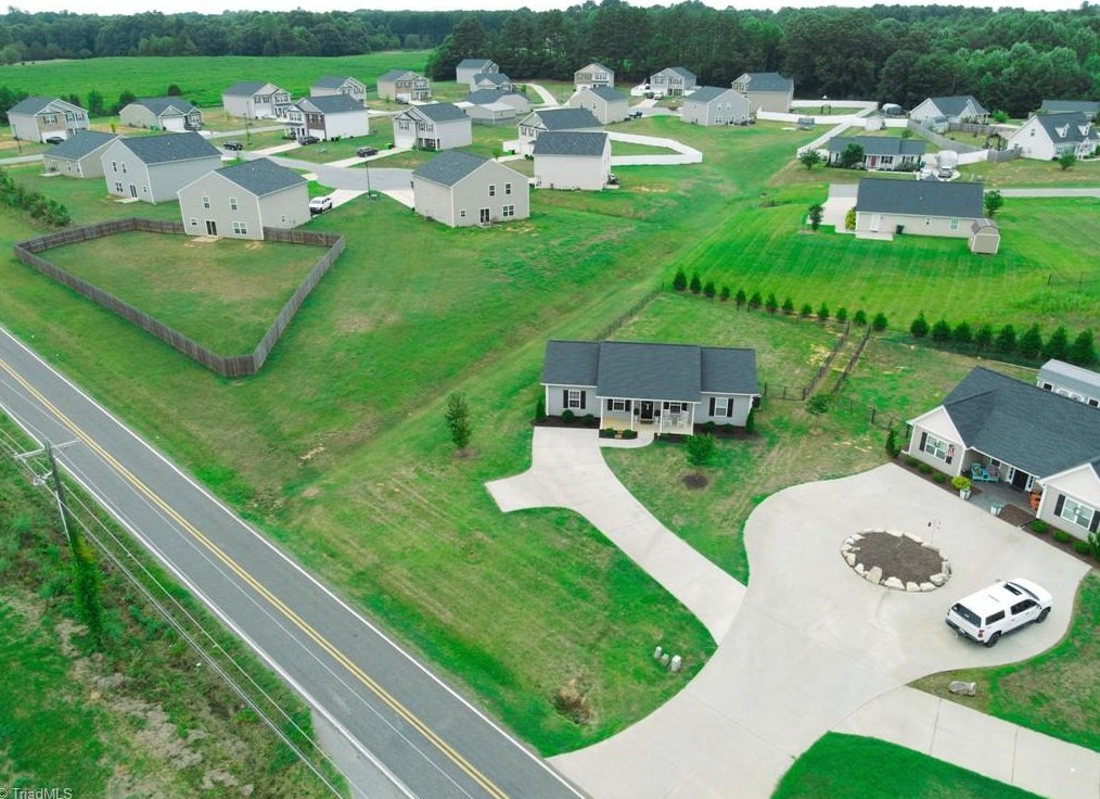 1021 Rockway Dr, Lexington, NC 27295