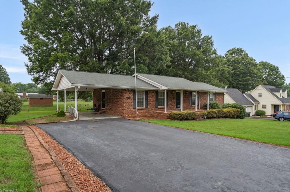 4610 Oakwood Cir, Winston Salem, NC 27106
