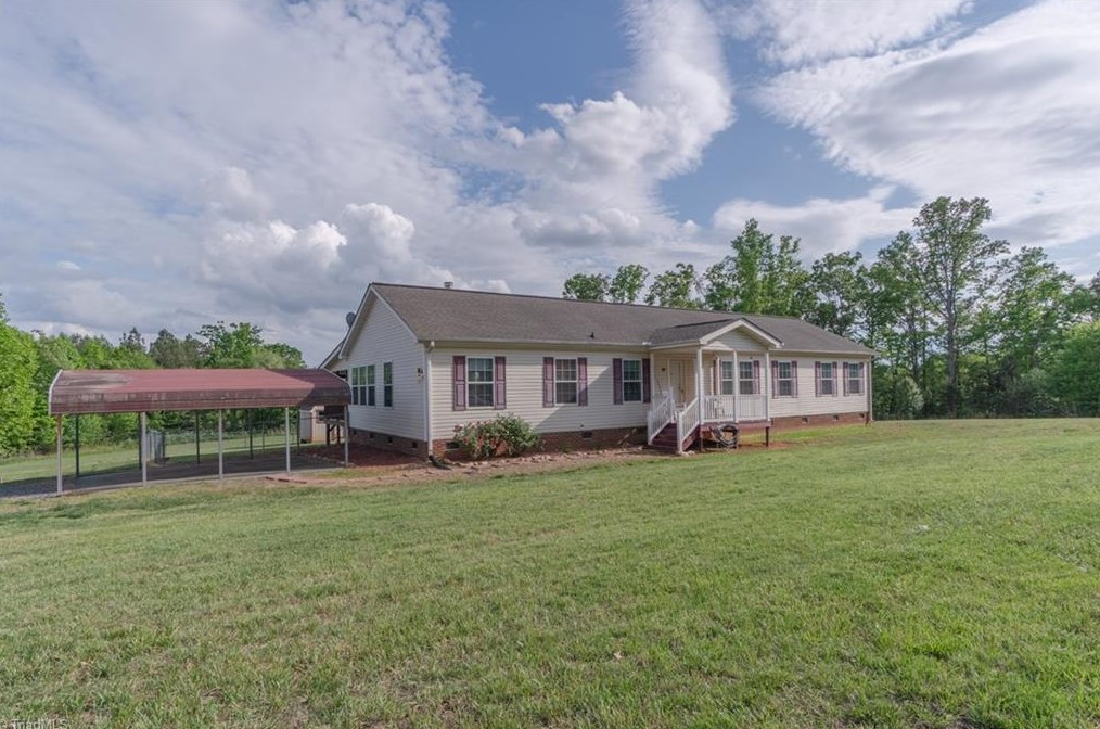 433 Surry Gadsberry Rd, Pilot Mountain, NC 27041