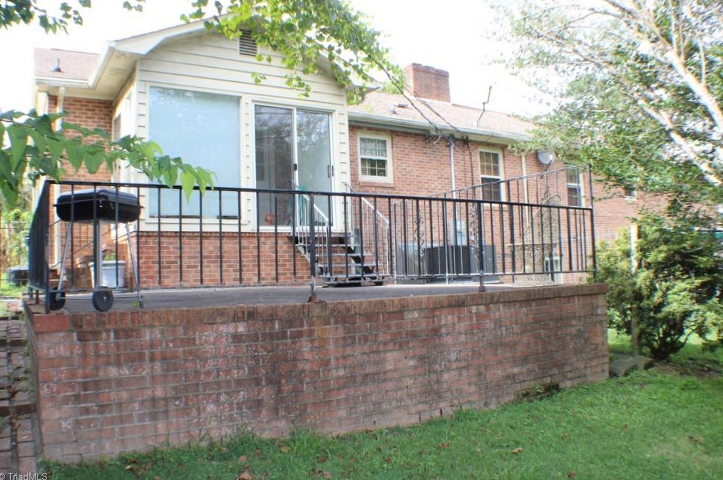 234 Hylton St, Mount Airy, NC 27030