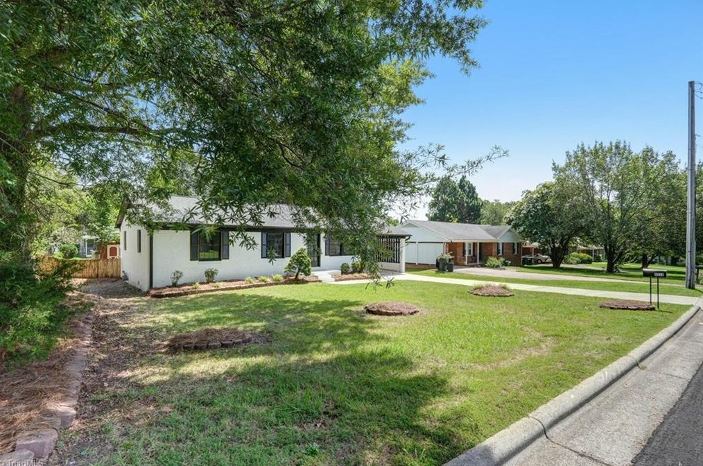 3212 Wellingford Dr, High Point, NC 27265-2244