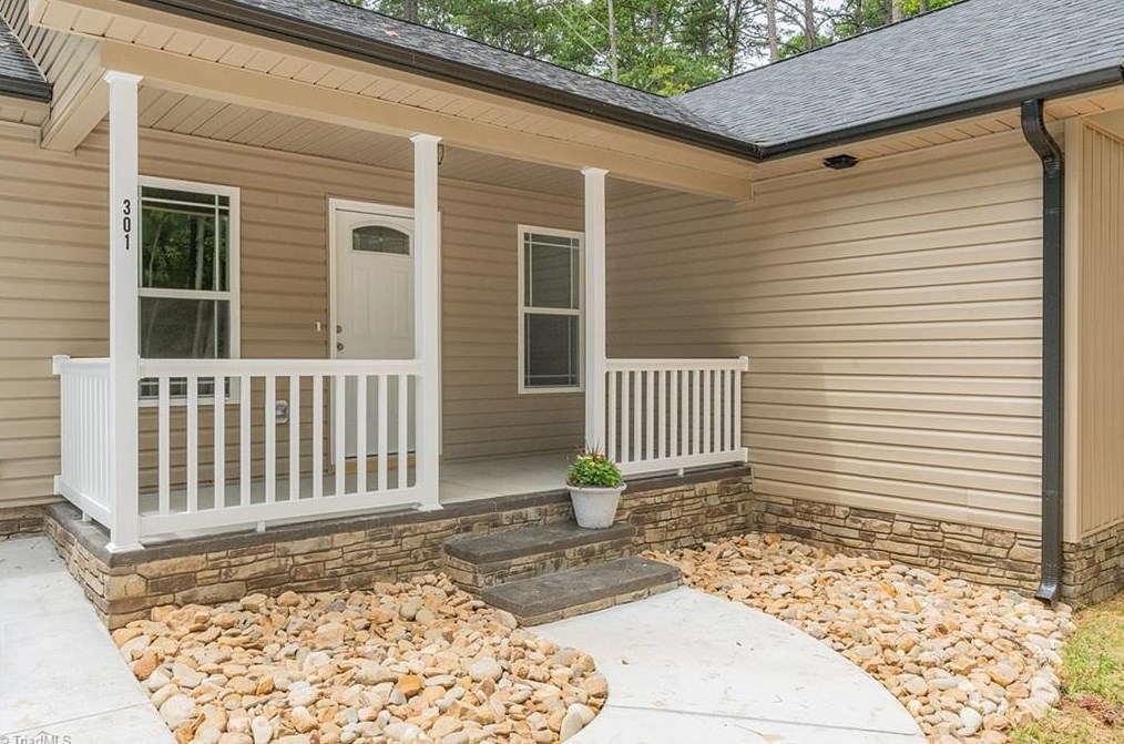 301 Selbrook Ln, Lexington, NC 27292