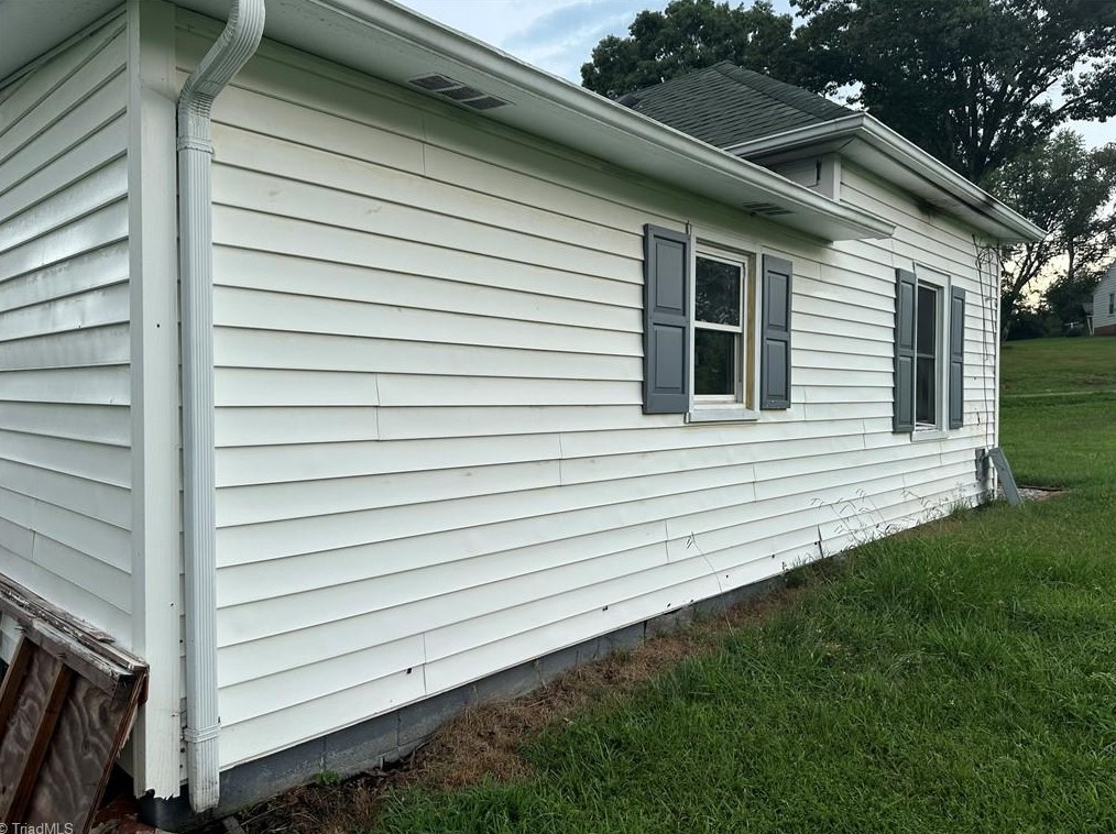 212 Bluemont Rd, Mount Airy, NC 27030