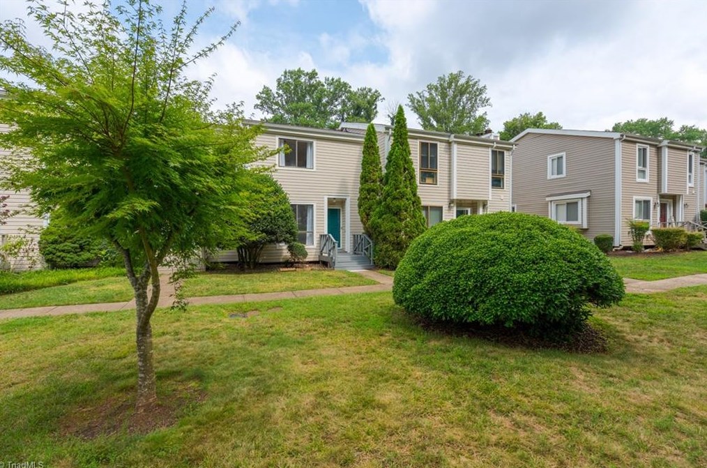 1033 Turtle Rock Ln, Winston Salem, NC 27104