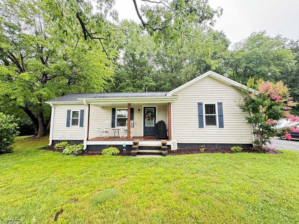 256 Mountain View Rd, Mount Airy, NC 27030