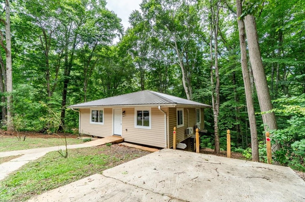 201 Flynt St, Lexington, NC 27295