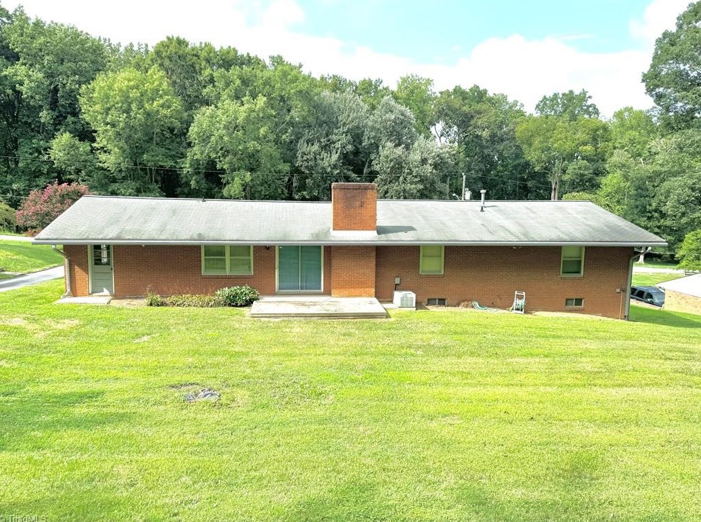 1460 Chesborough Rd, Winston Salem, NC 27127