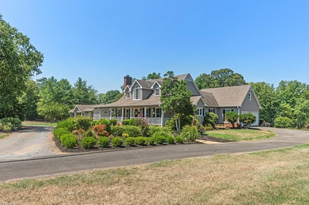 1110 Scenic View Dr, Pinnacle, NC 27043