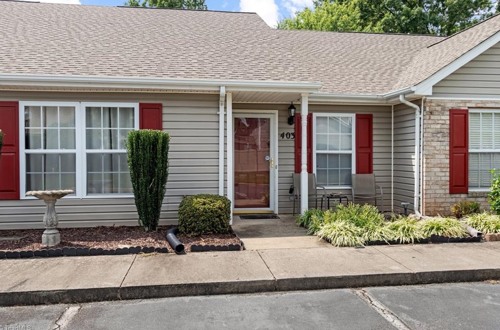 403 Campbell Gardens Rd, Kernersville, NC 27284