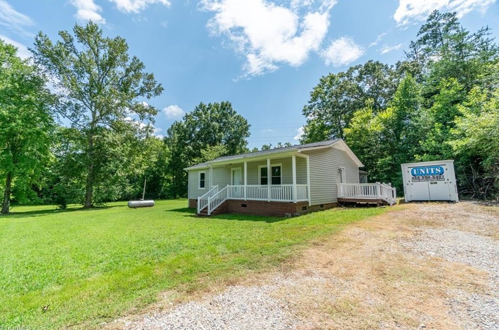 866 Manning Ave, Stonycreek, NC 27244