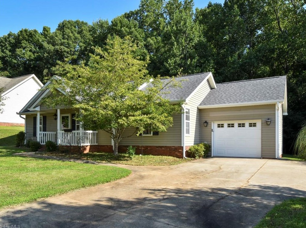 4230 Salem Landing Dr, Winston Salem, NC 27101