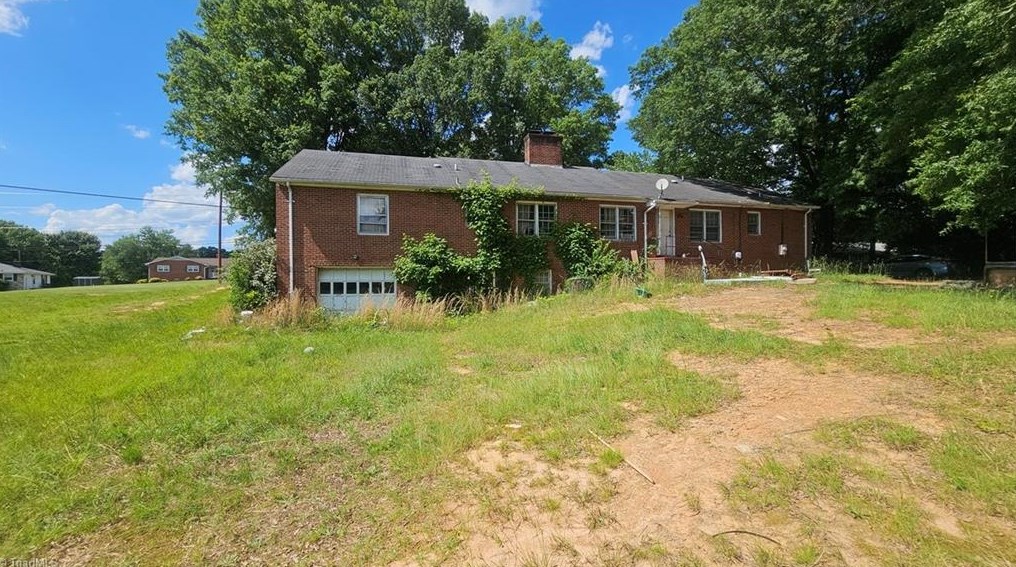 5044 Shattalon Dr, Winston Salem, NC 27106