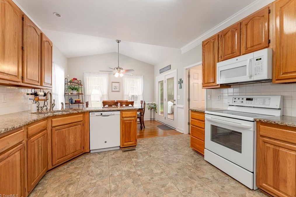 2230 Nettlebrook Dr, Winston Salem NC  27106-9411 exterior