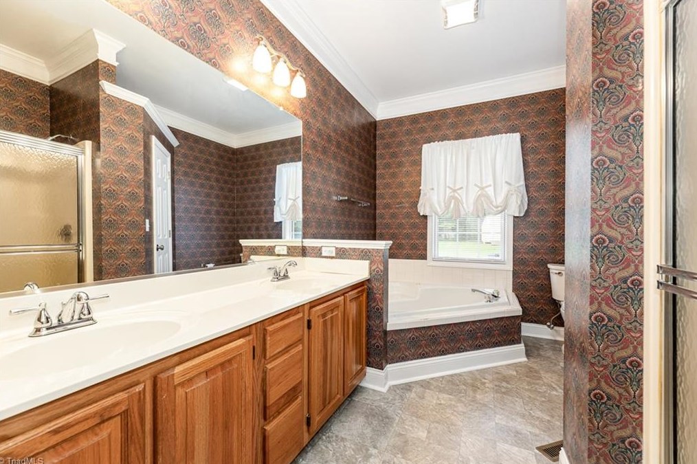 2230 Nettlebrook Dr, Winston Salem NC  27106-9411 exterior