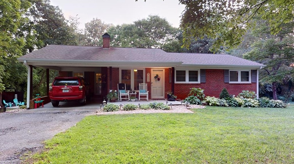 109 Centerwood Dr, Mount Airy, NC 27030