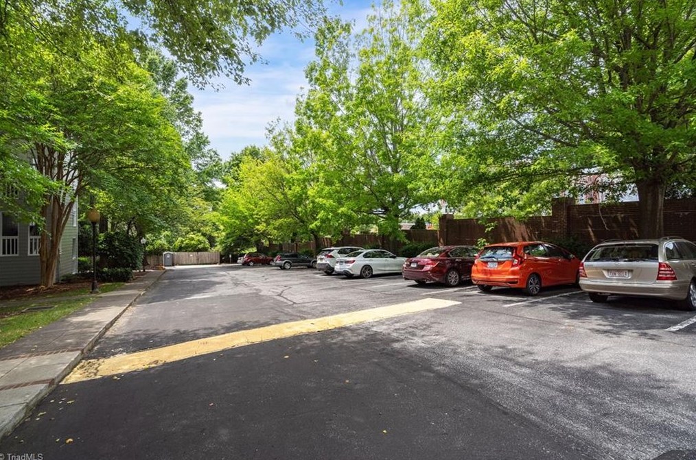 227 Oakwood Ct #bldg G, Winston Salem, NC 27103