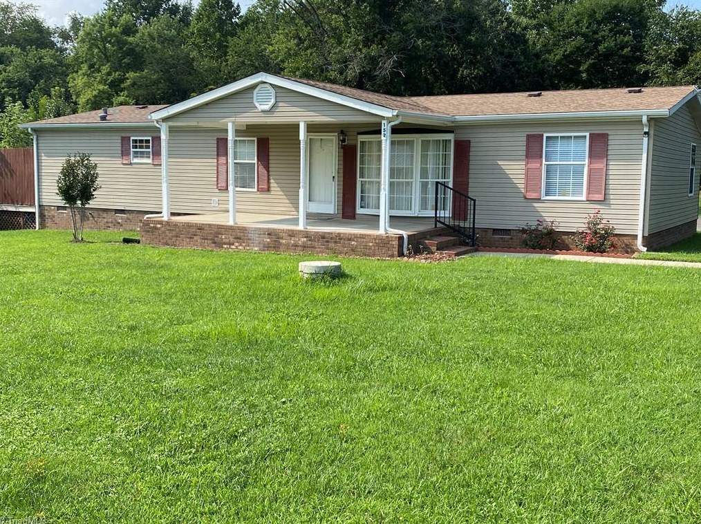 152 Calvary Dr, Mount Airy, NC 27030