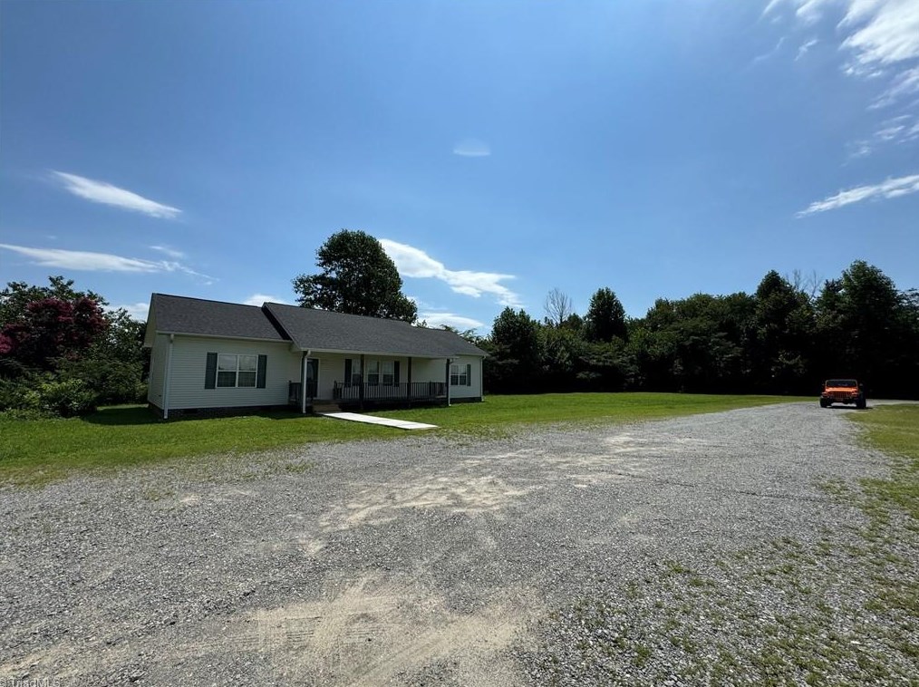 3015 View Crest Dr, Jonesville, NC 28642
